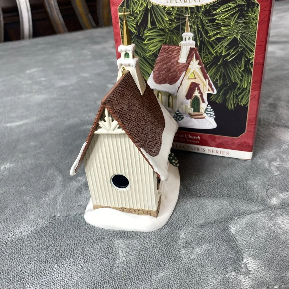 1999 Hallmark Keepsake Colonial Church Candlelight services ornament
